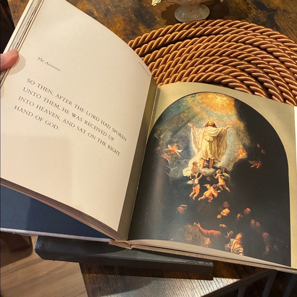 Rembrandt's Life of Christ Decorative Coffee Table Book - Cream/Gold boxed - Picture 4 of 9